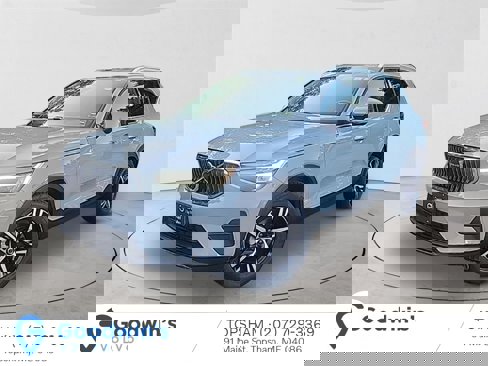 Certified 2025 Volvo XC40 B5 Core image 1