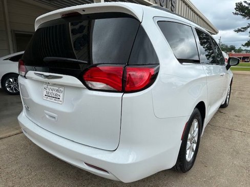 Used 2021 Chrysler Voyager Lxi image 5
