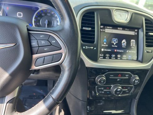 Used 2019 Chrysler 300 Limited image 15