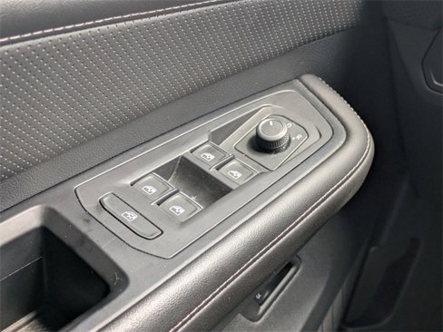 Used 2024 Volkswagen Atlas SE image 30