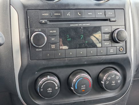 Used 2016 Jeep Compass Latitude image 6