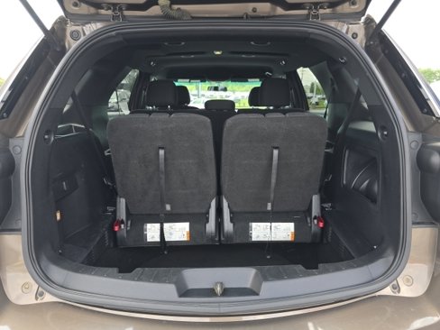 Used 2016 Ford Explorer XLT image 12