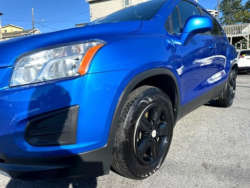 Used 2016 Chevrolet Trax LT w/ LT Sun and Sound Package image 12