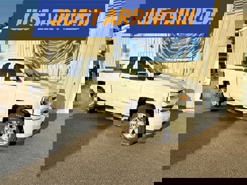 Used 2018 Chevrolet Silverado 1500 LT w/ Trailering Package image 1