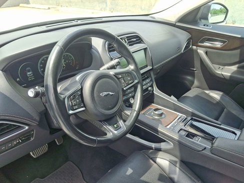 Used 2018 Jaguar F-PACE R-Sport image 4
