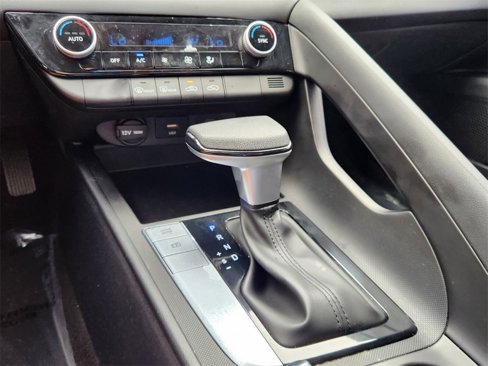 Certified 2024 Hyundai Elantra SEL image 17