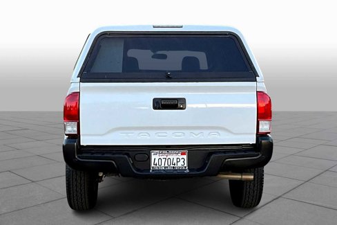 Used 2017 Toyota Tacoma SR image 4