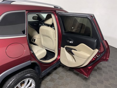Used 2019 Jeep Cherokee Latitude w/ Cold Weather Group image 31