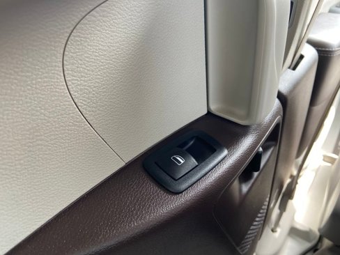 Used 2021 Chrysler Pacifica Touring image 18