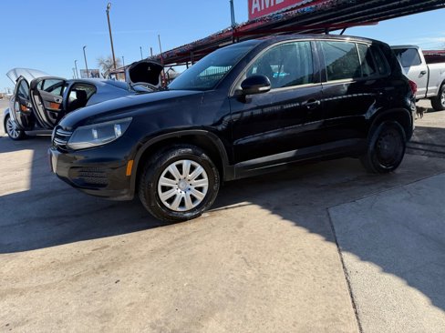 Used 2012 Volkswagen Tiguan S image 2