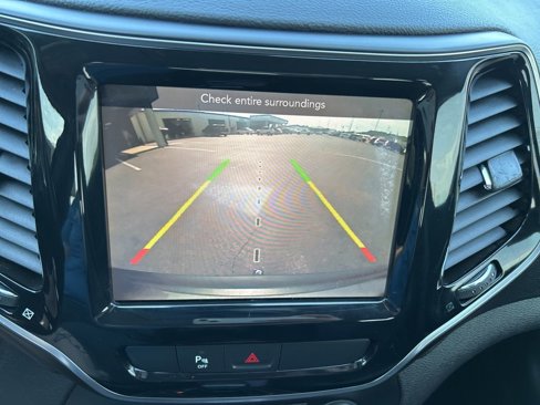 Used 2019 Jeep Cherokee Limited image 28