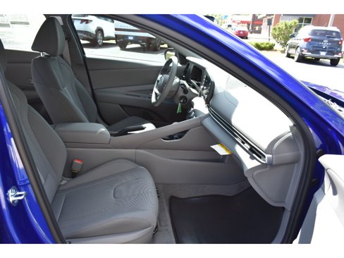 New 2025 Hyundai Elantra SE image 13
