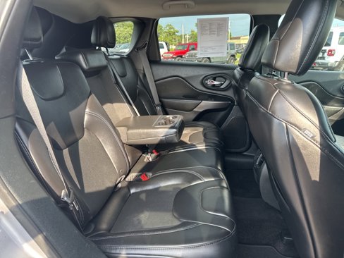 Used 2019 Jeep Cherokee Latitude Plus image 17