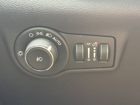Used 2024 Jeep Compass Trailhawk image 13
