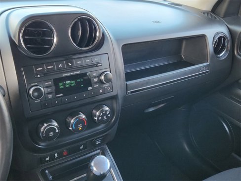 Used 2015 Jeep Patriot Latitude image 9