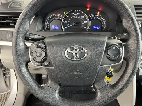 Used 2013 Toyota Camry LE image 23
