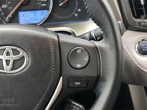 Used 2015 Toyota RAV4 Limited image 29