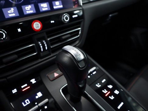 Certified 2024 Porsche Macan image 21