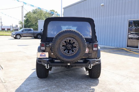 Used 2015 Jeep Wrangler Unlimited Sport w/ Connectivity Group image 16