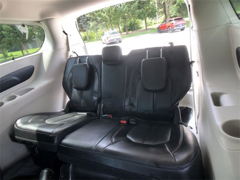 Used 2020 Chrysler Pacifica Touring-L image 22