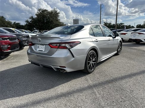 Used 2023 Toyota Camry SE image 4