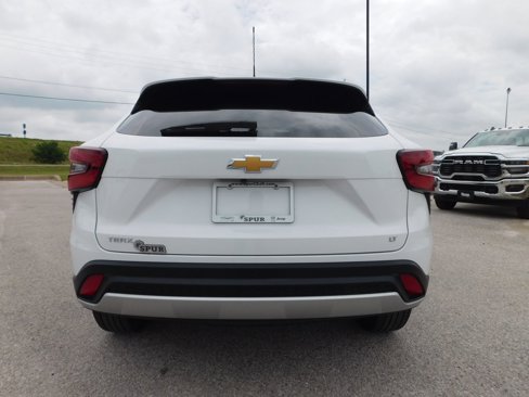 Certified 2025 Chevrolet Trax LT w/ Driver Confidence Package image 18