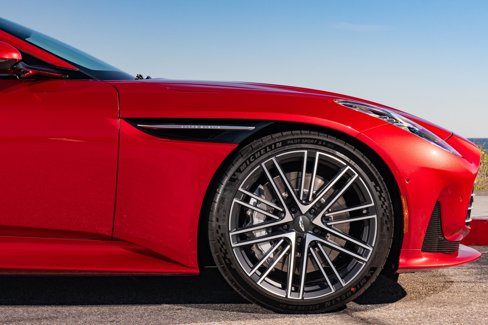 Used 2024 Aston Martin DB12 Coupe image 23