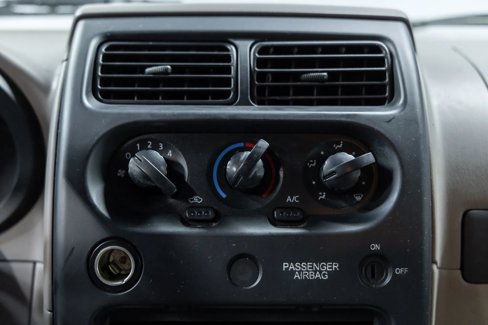 Used 2002 Nissan Frontier XE image 23
