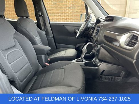 Used 2019 Jeep Renegade Latitude w/ Cold Weather Group image 26