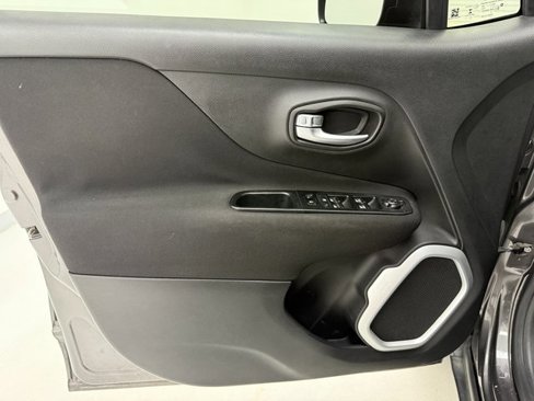 Used 2019 Jeep Renegade Latitude image 30