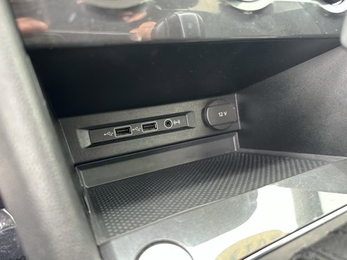 Used 2019 Volkswagen Tiguan SEL Premium image 16