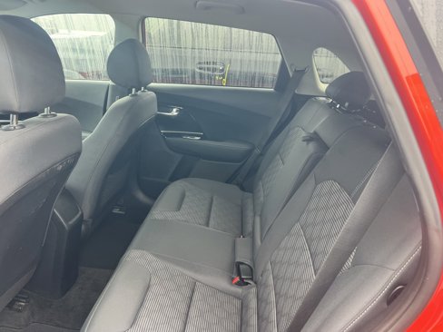 Used 2022 Kia Niro LXS image 7
