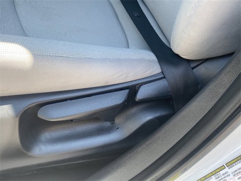 Used 2022 Toyota Corolla LE w/ Carpet Mat Package (TMS) image 21