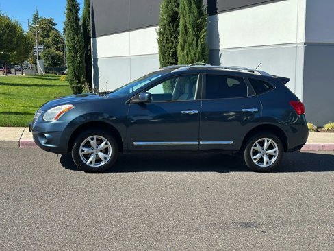 Used 2013 Nissan Rogue SV image 2