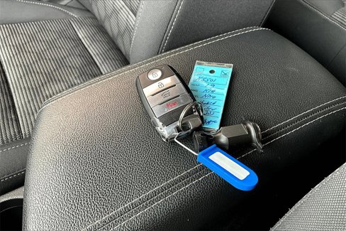 Certified 2019 Kia Niro LX image 10