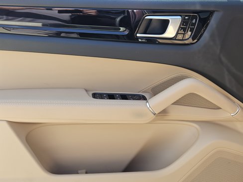Certified 2021 Porsche Cayenne Coupe image 22