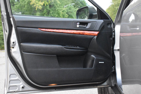 Used 2011 Subaru Outback 3.6R Limited image 8