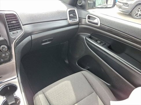 Certified 2020 Jeep Grand Cherokee Laredo image 17