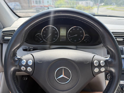 Used 2006 Mercedes-Benz C 230 Sedan w/ Sunroof Pkg image 25