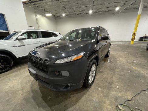 Used 2016 Jeep Cherokee Latitude image 2