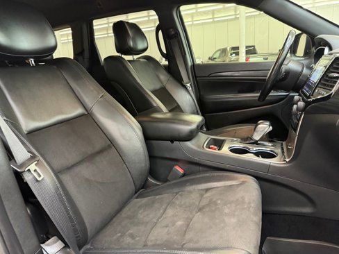 Used 2020 Jeep Grand Cherokee Altitude image 12