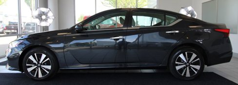 Used 2021 Nissan Altima 2.5 SV image 2