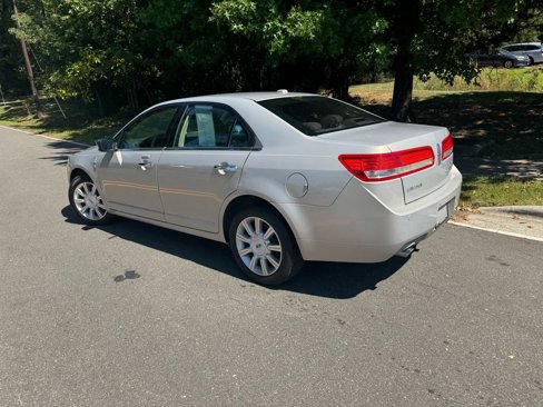 Used 2010 Lincoln MKZ image 10