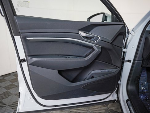 Used 2023 Audi e-tron Premium w/ Convenience Plus Package image 24