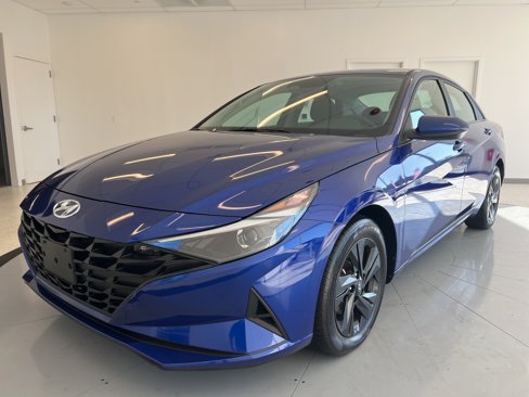 Used 2023 Hyundai Elantra SEL w/ Preferred Accessory Package image 3