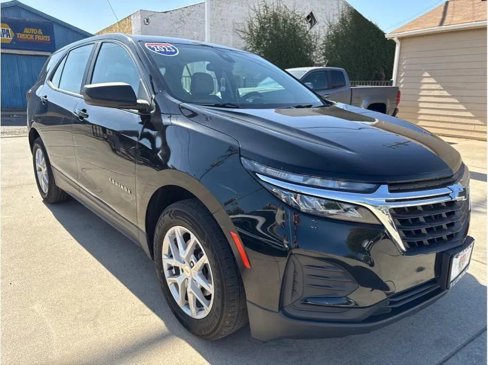 Used 2023 Chevrolet Equinox LS image 2