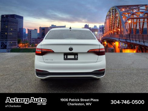 Used 2022 Volkswagen Jetta S image 4