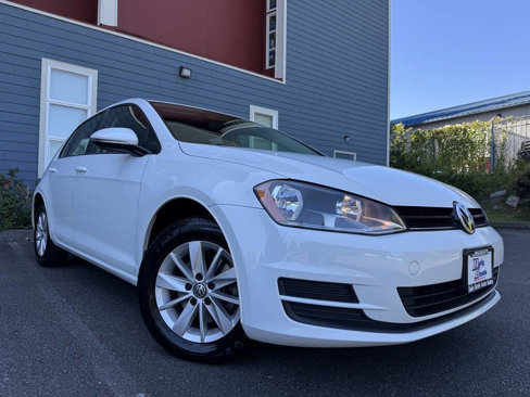 Used 2017 Volkswagen Golf S image 1