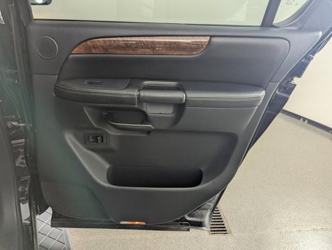 Used 2014 Nissan Armada Platinum w/ 2nd Row Captain Seat Package image 18