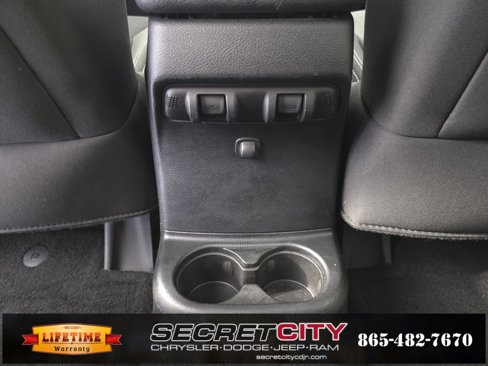 Used 2018 Jeep Wrangler Unlimited Sahara image 25